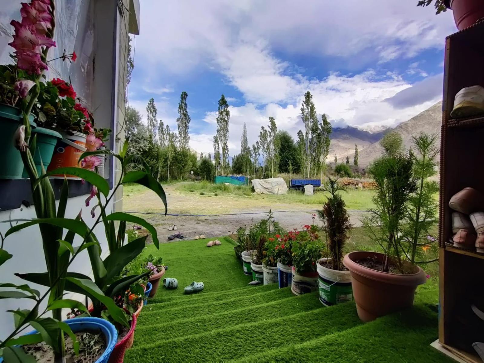 Nubra Holiday Deskit Luaran gambar
